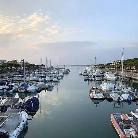 Charming Flat In Building With Solarium * Lignano Sabbiadoro