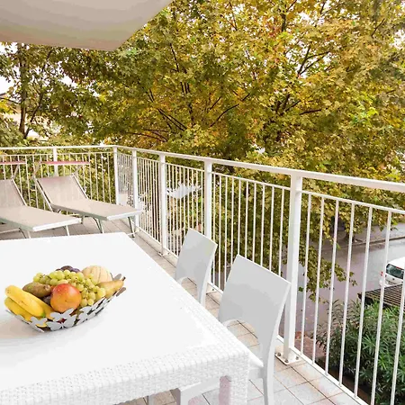 Charming Flat In Building With Solarium Апартаменты *
